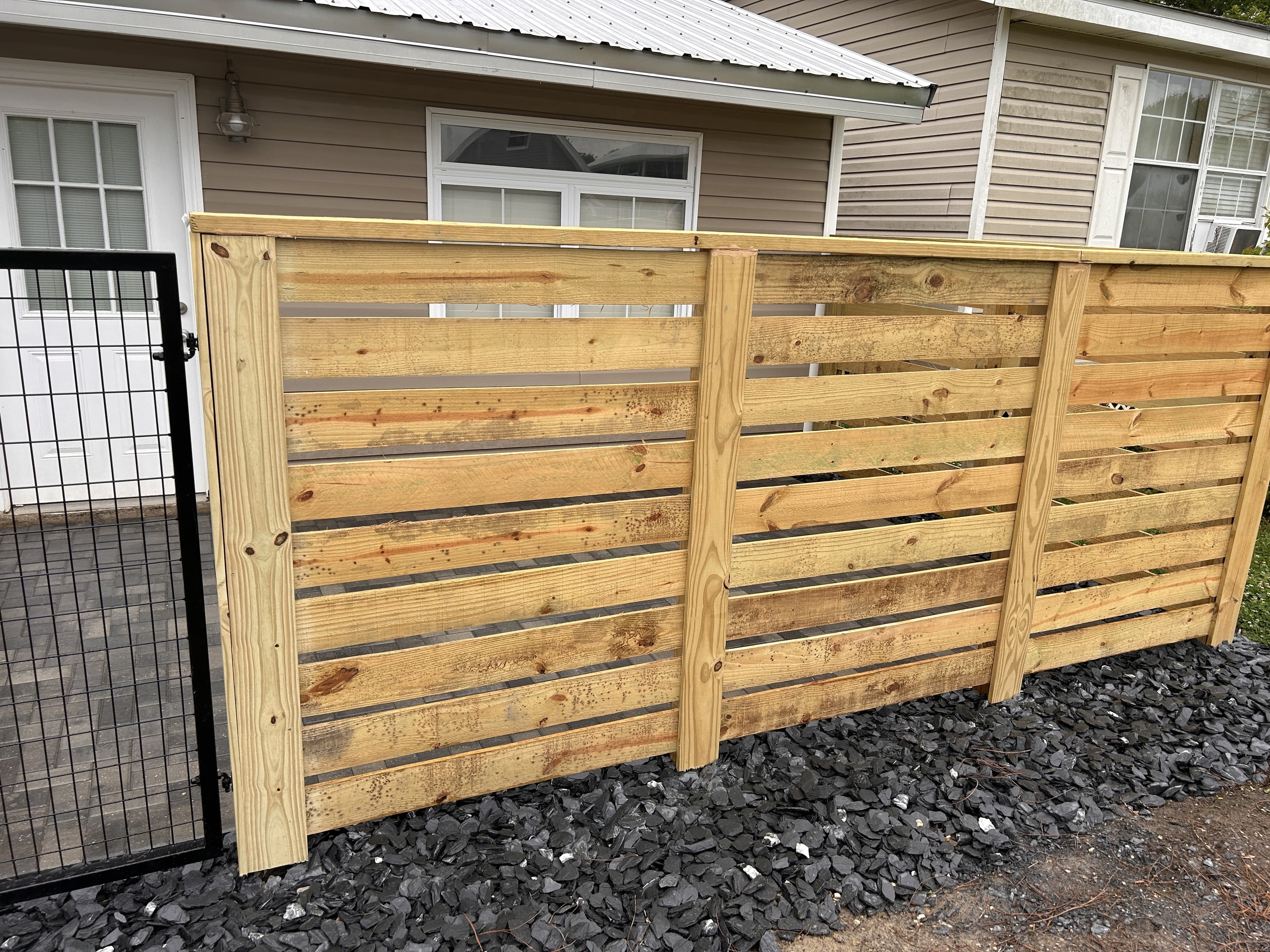 Horizontal picket fence with trim and cap